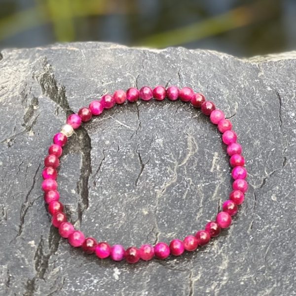 Kralen armband tijgeroog 4mm rood/roze