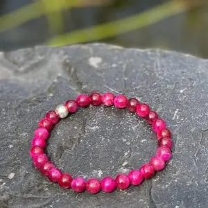 Kralen armband tijgeroog 6mm rood/roze