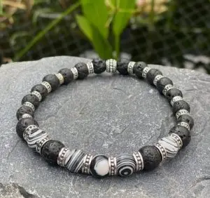 Kralen armband zwart lava stripes