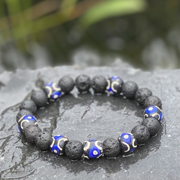 Kralen armband zwart lava met hand geschilderde afrikaanse kralen