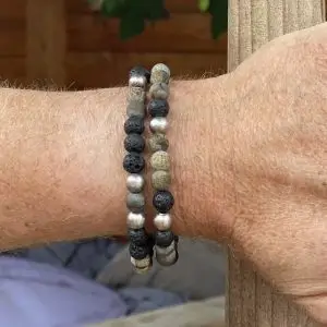 Kralen armband set , Black lava. en natural Sand beads 8mm
