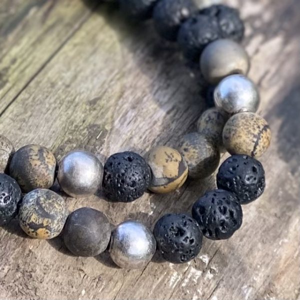 Kralen armband set , Black lava. en natural Sand beads 8mm