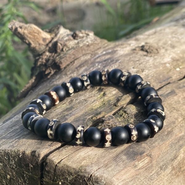 Kralen armband Tibet 10mm mat zwart Agaat met Boeddhistische accenten