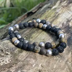 Kralen armband, Black lava. en natural Sand beads 8mm