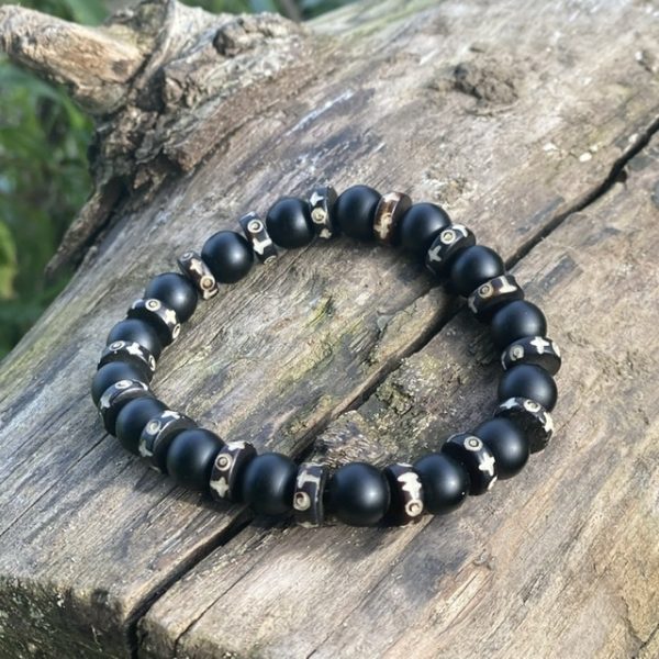 Kralen armband Tibet 10mm mat zwart Agaat met Boeddhistische accenten