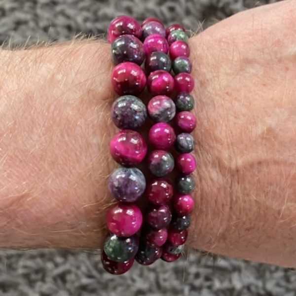 Kralen armband 6,8 en 10mm Tijgeroog rood/purple