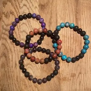 Kralen armbanden 10mm softtones, 4 kleuren met zwarte lavastenen en hematiet