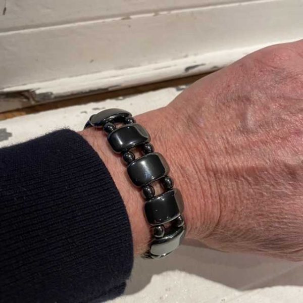 Kralen armbanden Hematiet platovaal 20mm met beads 4 of 6mm Black Onyx Agaat