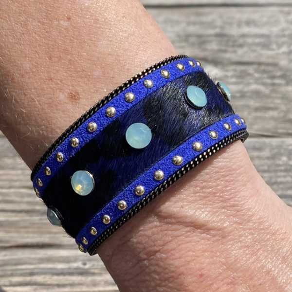 armband blauw met studs