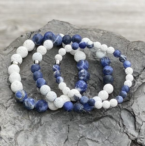 Dames en Heren armbanden Softtones 6/ 8 /10 mm blauw/wit lava steen