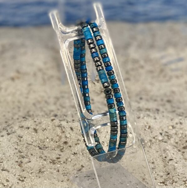Armband 2-delig 4 mm met platte Heishi kralen Cyaan met Hematiet