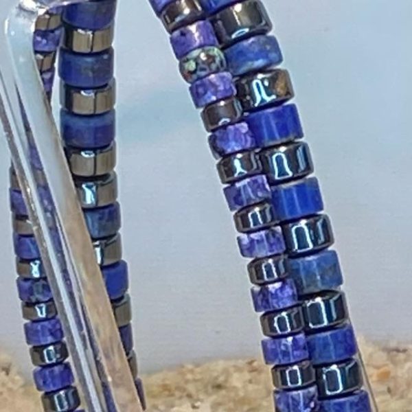 Armband 2-delig 4 en 6 mm met platte Heishi kralen Indigo blauw met Hematiet