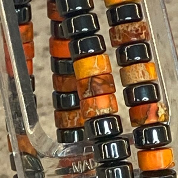 Armband 2-delig 6 mm met platte Heishi kralen oranje met Hematiet