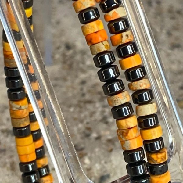 Armband 2-delig 4 mm met platte Heishi kralen oranje met Hematiet