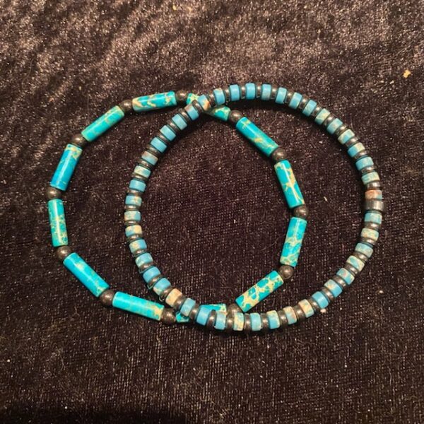Armbandenset 2- delig 4 mm met platte Heishi kralen turquoise met Hematiet