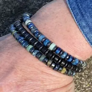 Armband 3-delig 4 mm met platte Heishi kralen blauw/zwart met Hematiet