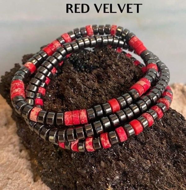 Kralen armband set met Heishi kralen 6mm en Hematiet 6mm red velvet. Custom made in 's-Hertogenbosch