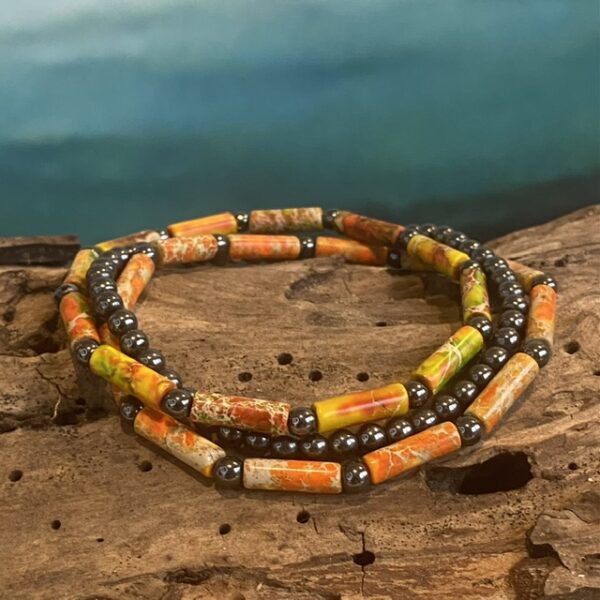 Armbandenset 3-delig platte Heishi kralen oranje gemêleerd met Hematiet armband. Custom made gemaakt in 's-Hertogenbosch