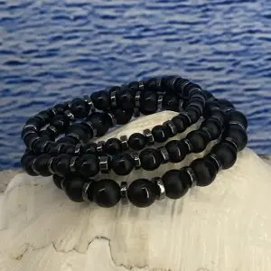 Armbanden set 6, 8 en 10 mm mat gepolijste Black Onyx kralen gecombineerd met Hematiet