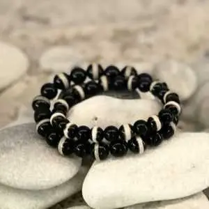 Armband 2 delig zwart wit Tibetaanse kralen van Agaat