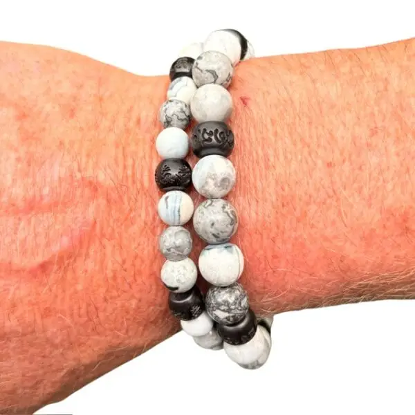 Kralen armband Ibiza style wit/grijs met Ebbenhouten Matra's 8 en 10mm - Afbeelding 2