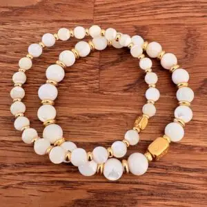 JaXX armbandset Parelmoer 6 en 8 mm met rvs tussenstukjes in de kleur goud en 18 karaats goldfilded eindbead