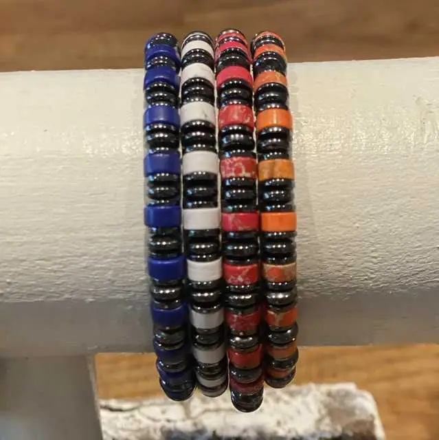 Armbandset Jackson met Heishi kralen Oranje, Rood, Wit, Blauw 6mm en Hematiet